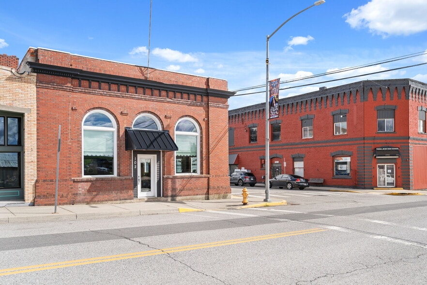 More Photos Of 102 Crosby St, Tekoa Flex For Sale