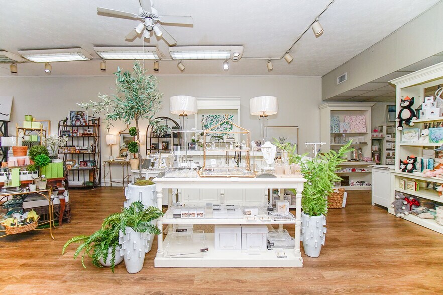 More Photos Of 184 E Clayton St, Athens Restaurant For Lease