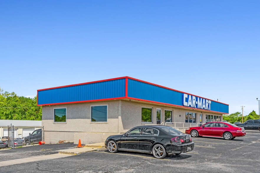 More Photos Of 2502-2506 N State Route 291, Harrisonville Auto Dealership For Lease
