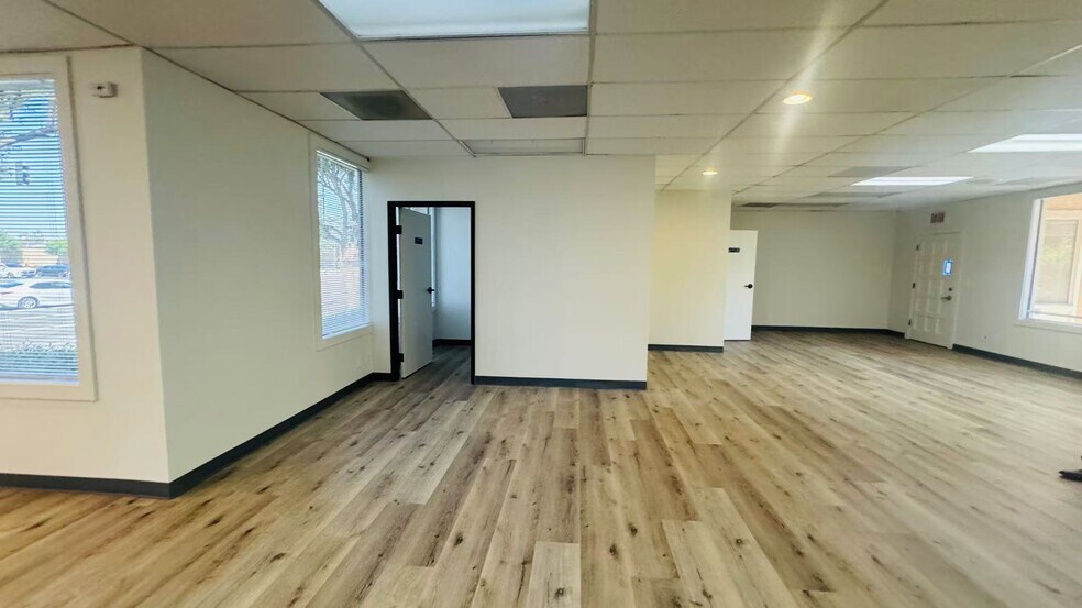 More Photos Of 14471 Chambers Rd, Tustin Loft Creative Space For Lease