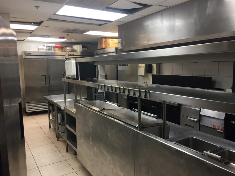 More Photos Of 8-22 W Busse Ave, Mount Prospect Restaurant For Lease