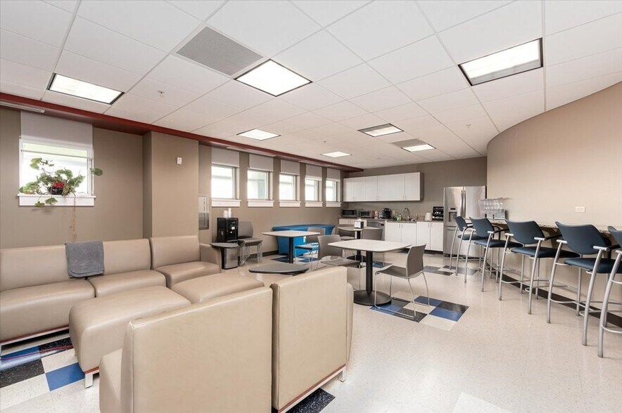 More Photos Of 200 Westgate Cir, Annapolis Office For Lease