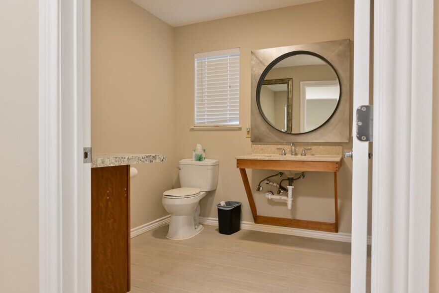 More Photos Of 304 E Broad St, Mansfield Office For Lease
