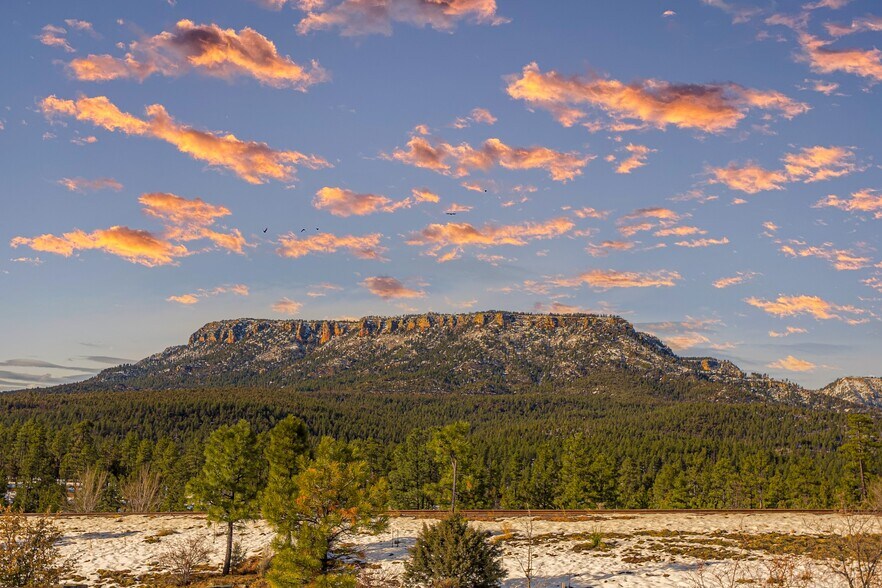 More Photos Of 1022 S Hunter Creek Dr, Payson Hotel For Sale