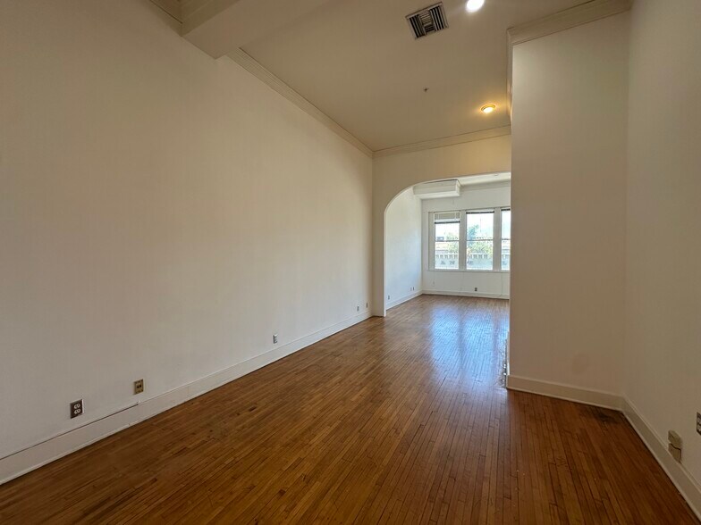 More Photos Of 26 E Colorado Blvd, Pasadena Storefront Retail Office For Lease