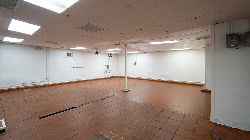 More Photos Of 3609 N 15th St, Tampa Restaurant For Lease