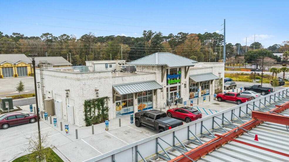 More Photos Of 1750 Grove Point Rd, Savannah Service Station For Sale