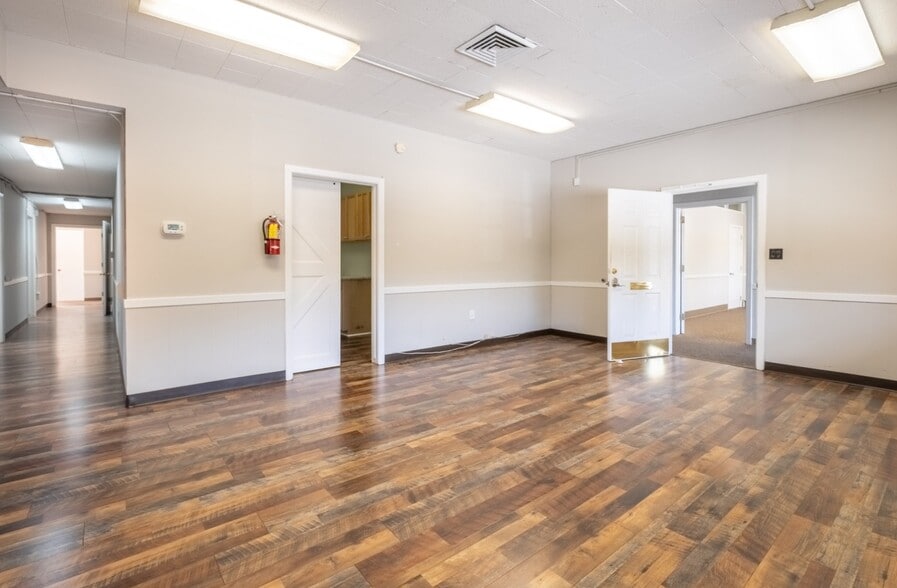 More Photos Of 1842 Banking St, Greensboro Office For Lease