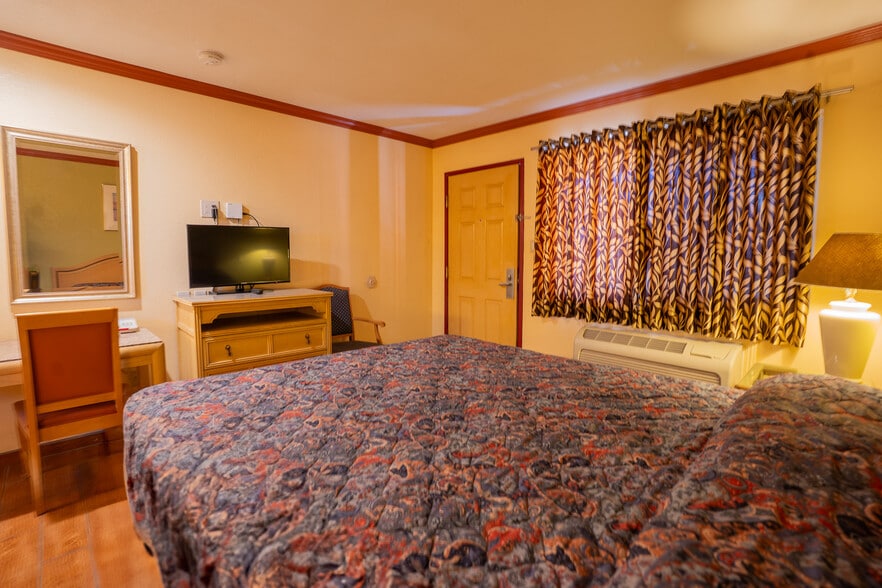 More Photos Of 839 W Pacheco Blvd, Los Banos Hotel For Sale