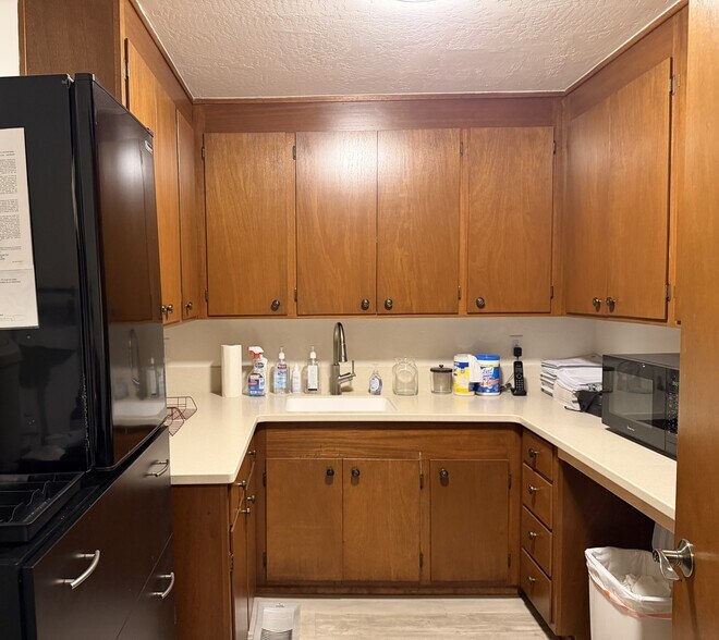 More Photos Of 3141-3143 Paul Sweet Rd, Santa Cruz Medical For Lease