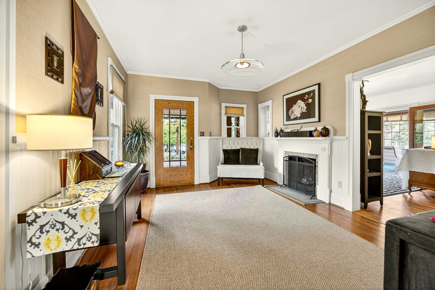 More Photos Of 668 N Main St, Ashland Hospitality For Sale