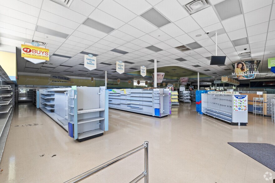 More Photos Of 645 Foxon Rd, East Haven Storefront For Lease