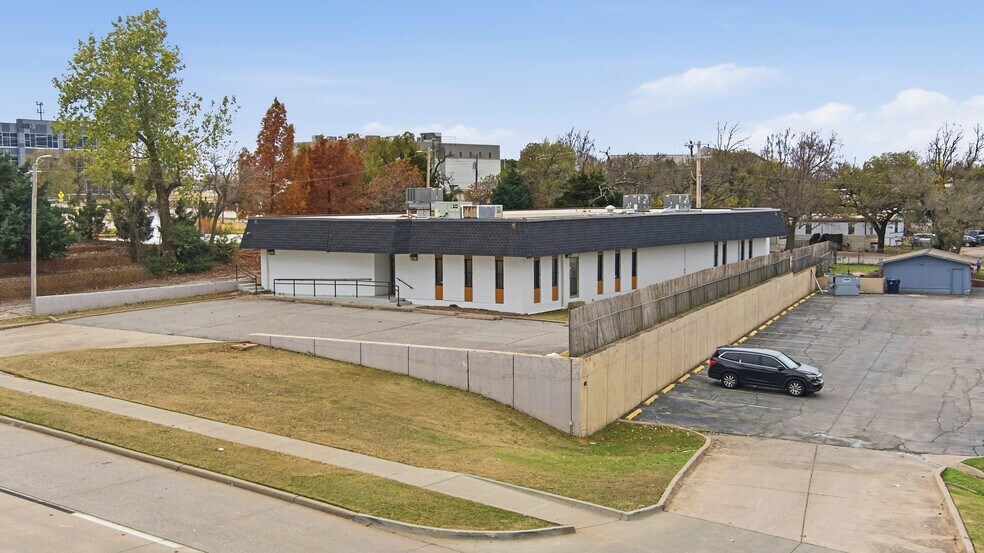 Primary Photo Of 5235 N Lincoln Blvd, Oklahoma City Office For Sale