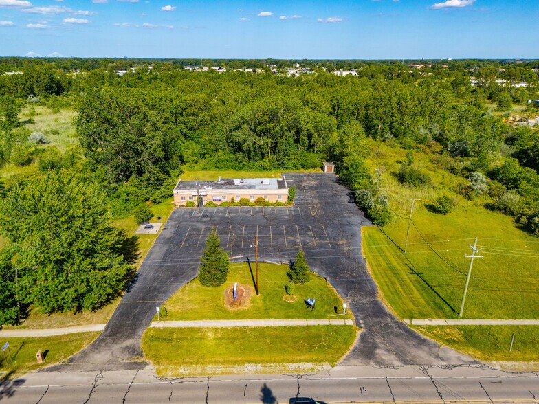 More Photos Of 12305 Beech Daly Rd, Taylor Flex For Sale