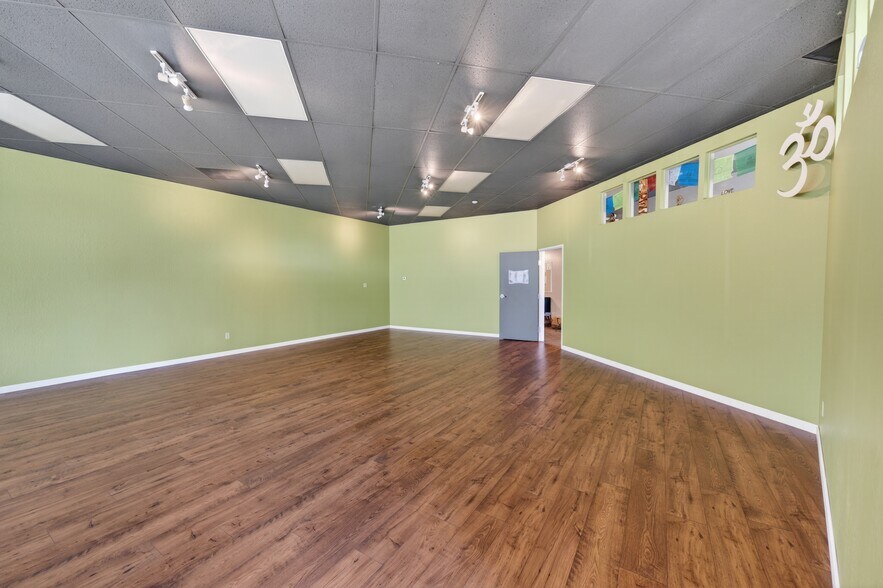More Photos Of 6135 Lakeside Dr, Reno Storefront For Lease