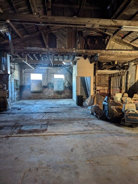 More Photos Of 13210 S Olde Western Ave, Blue Island Warehouse For Lease