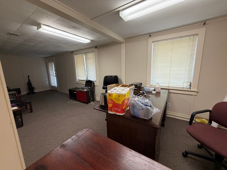 More Photos Of 201 Crispen Blvd, Brunswick Office For Sale