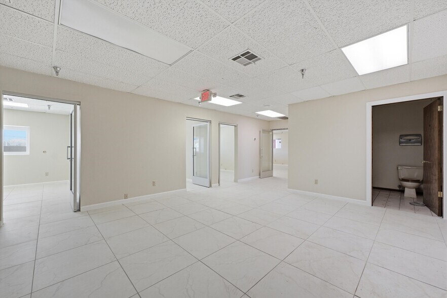 More Photos Of 1400 Orange St, Rosamond Warehouse For Lease