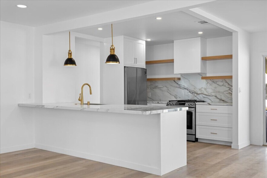 More Photos Of 2218 24th St, Santa Monica Apartments For Sale
