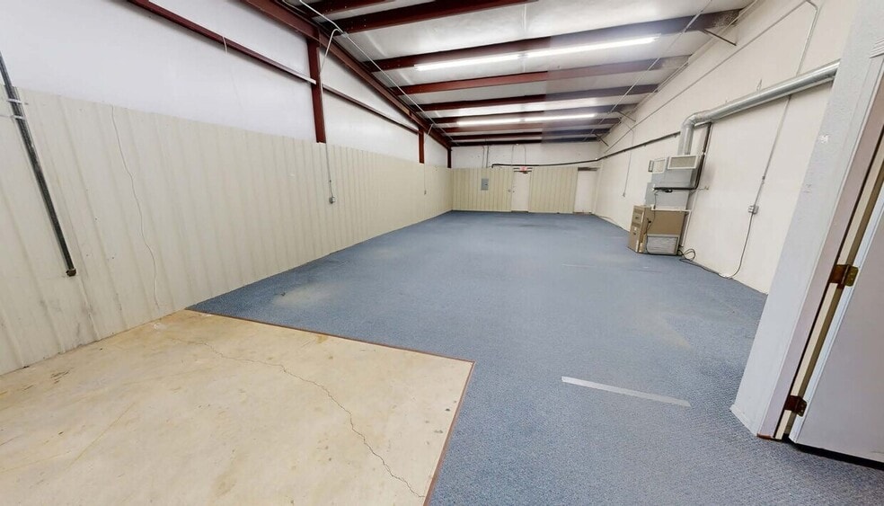 More Photos Of 1710-1716 W Acorn Dr, Rogers Warehouse For Lease