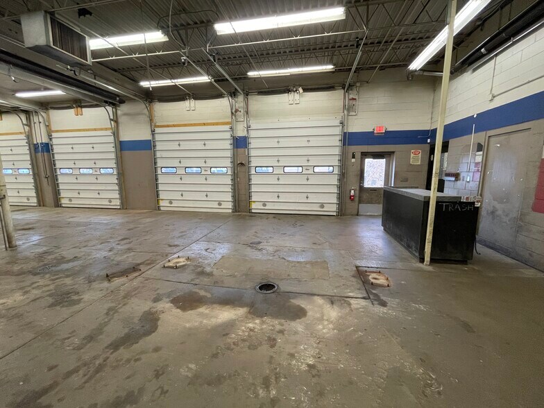 More Photos Of 5500 W Broadway Ave, Minneapolis Storefront Retail Office For Sale