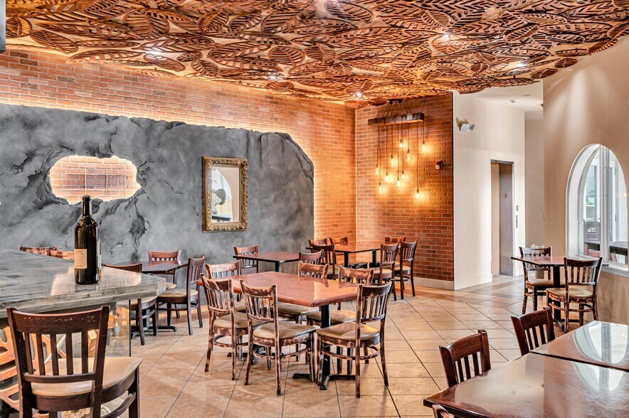 More Photos Of 223 Valencia Ave, Coral Gables Restaurant For Lease
