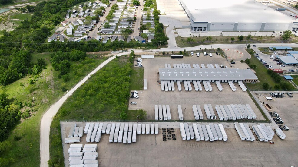 More Photos Of 5101 Village Creek Rd, Fort Worth Truck Terminal For Lease