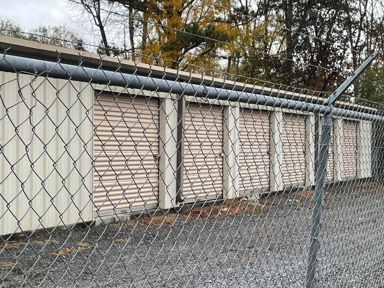 More Photos Of 3206 New Rosedale, Calhoun Self Storage For Sale