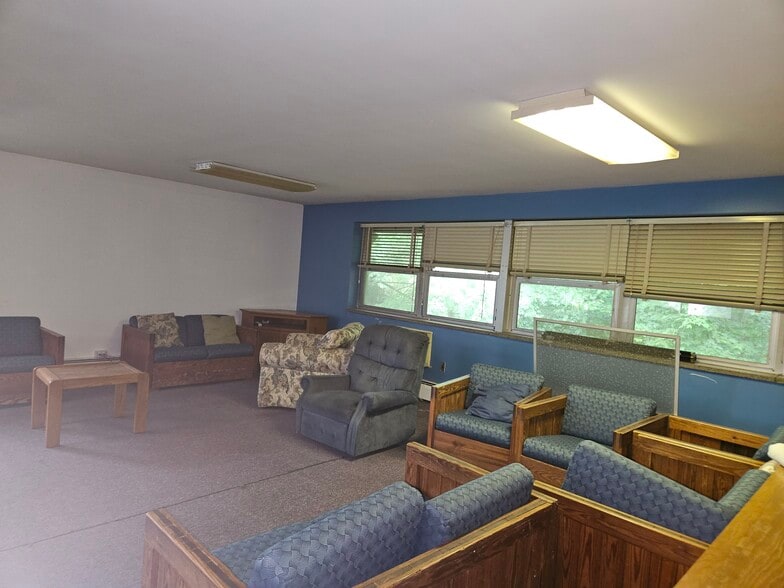 More Photos Of 24 Rossa Ave, Lawrence Office For Sale