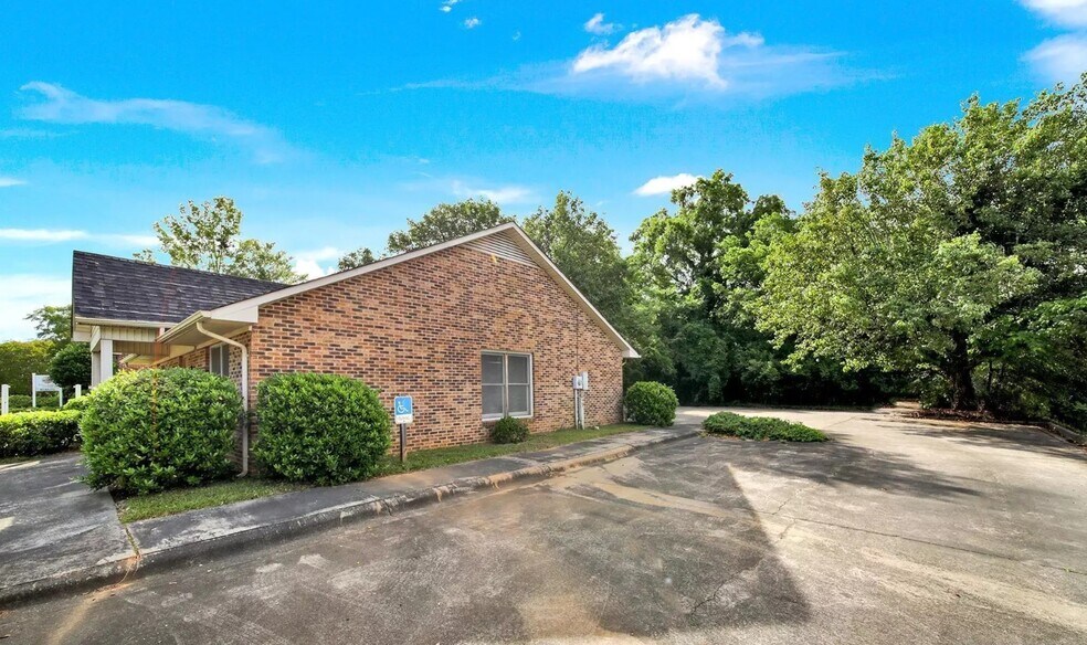 More Photos Of 209 W Barr St, Lancaster Office For Sale
