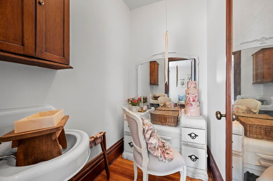 More Photos Of 610 W Washington St, Sandusky Specialty For Sale