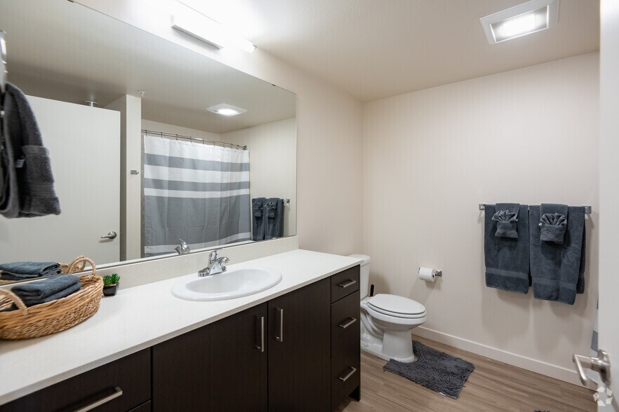 More Photos Of 102 N G St, Tacoma Apartments For Lease