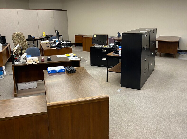More Photos Of 9700 Highway 57, Evansville Office For Lease