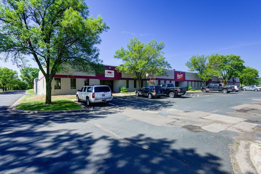 More Photos Of 9901-9927 Valley View Rd, Eden Prairie Showroom For Lease