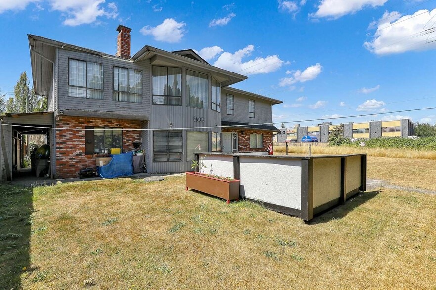 More Photos Of 9509 152 St, Surrey Daycare Center For Lease