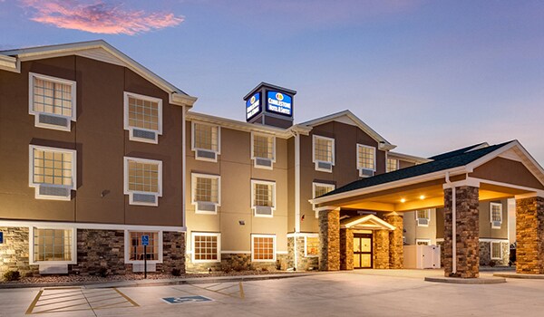 Primary Photo Of 805 York Dr, Cozad Hotel For Sale