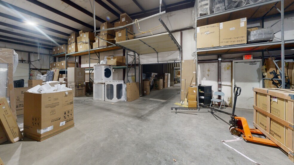 More Photos Of 2013 N 13th St, Rogers Freestanding For Sale