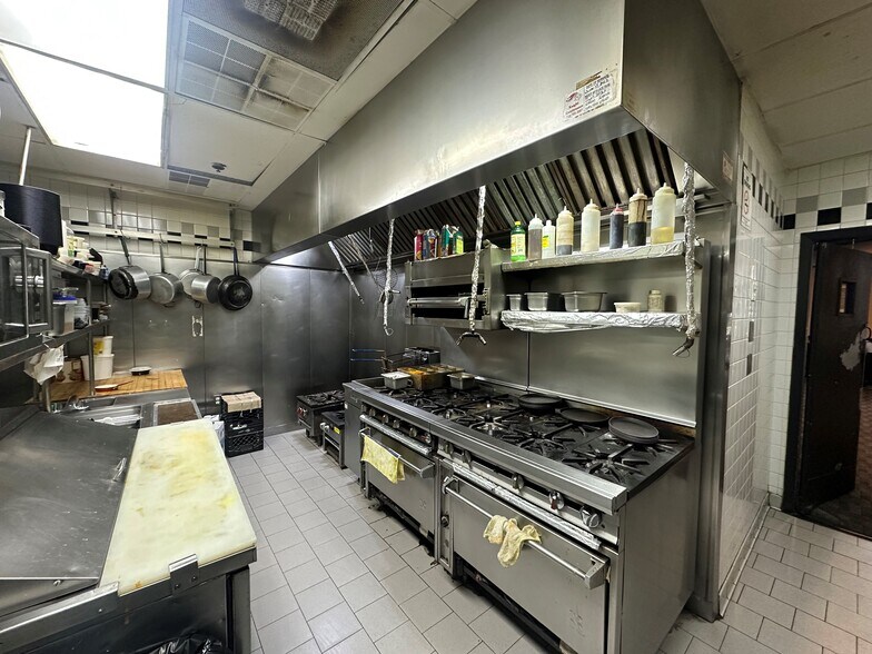 More Photos Of 304 Georges Rd, Dayton General Retail For Sale
