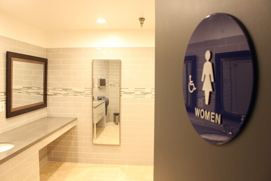 More Photos Of 5838 Edison Pl, Carlsbad Office For Sale