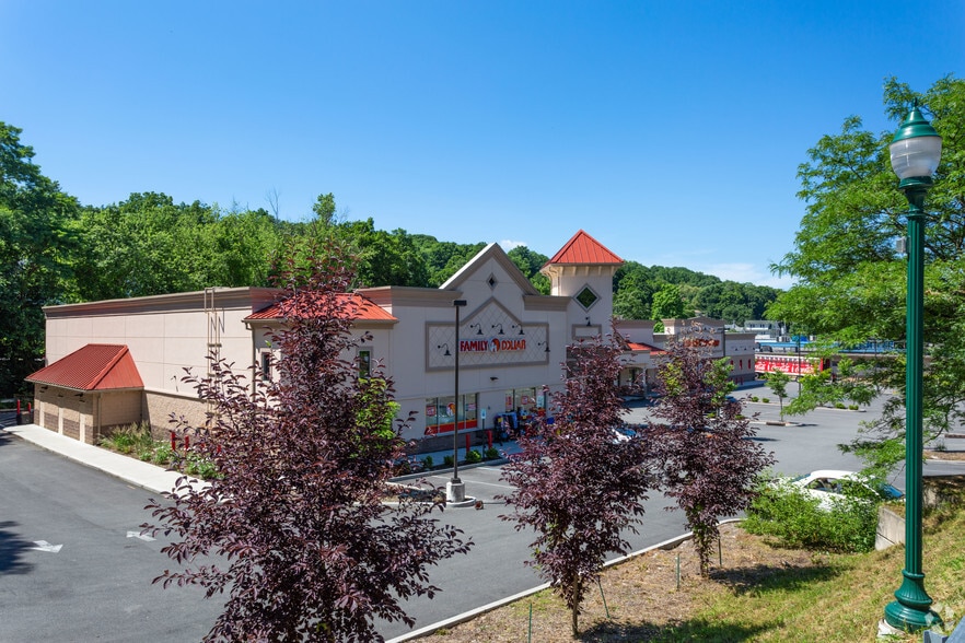 Primary Photo Of 1723 Main St, Peekskill Freestanding For Sale