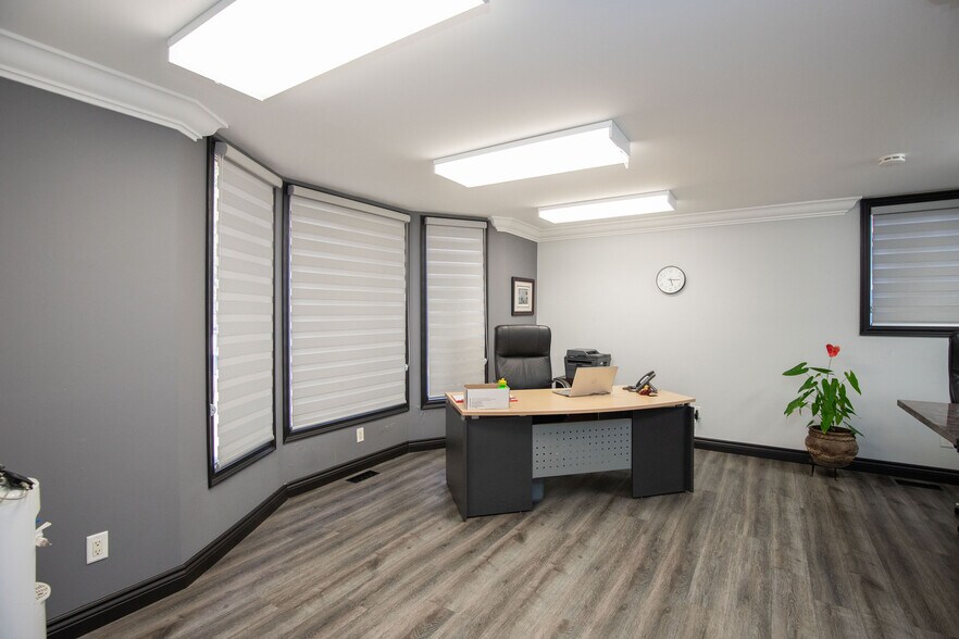 More Photos Of 190 Hempstead Dr, Hamilton Refrigeration Cold Storage For Sale