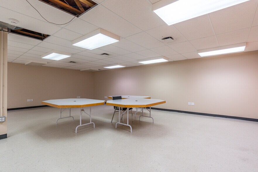 More Photos Of 786 St King E, Sherbrooke Storefront Retail Office For Sale