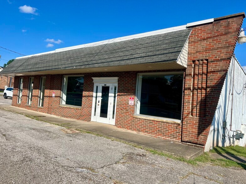 More Photos Of 404 Midland Trl, Hurricane Storefront Retail Office For Lease