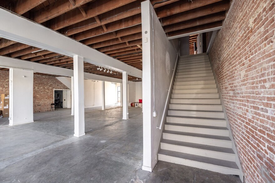 More Photos Of 629 N Western Ave, Los Angeles Office For Lease