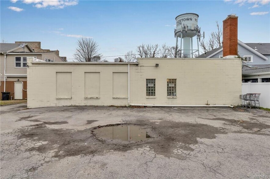 More Photos Of 113 Lockport St, Youngstown General Retail For Sale