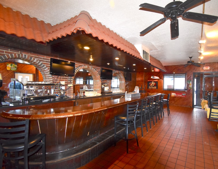 More Photos Of 2132 Jericho Tpke, Garden City Park General Retail For Lease