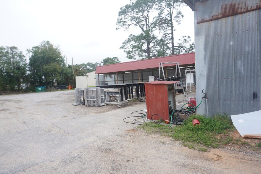More Photos Of 3605 N Davis Hwy, Pensacola Warehouse For Sale