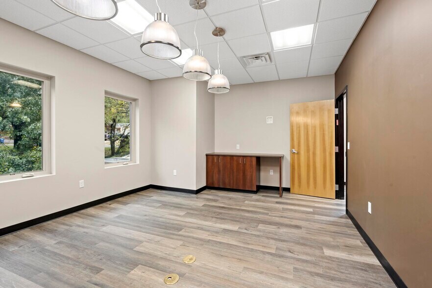 More Photos Of 1006 Ash St, Eudora Loft Creative Space For Lease