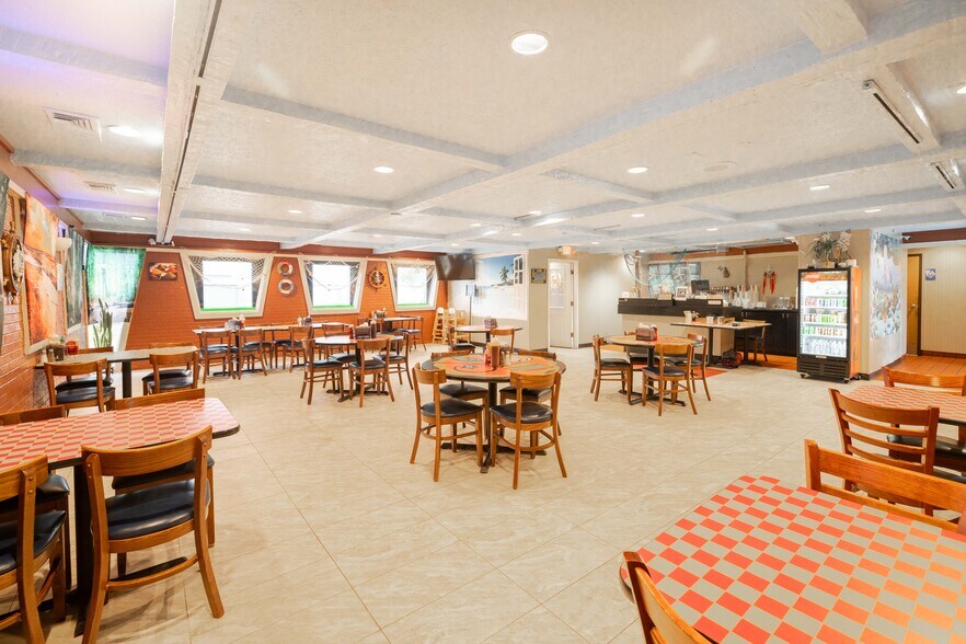 More Photos Of 7520 N Wayne Rd, Westland Restaurant For Sale
