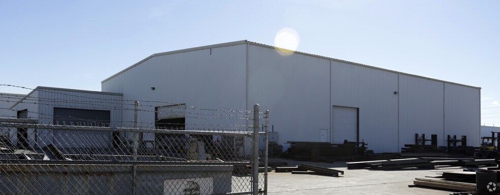 More Photos Of 3621 Shelby Ln, Denton Manufacturing For Lease